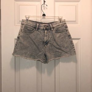 Light splotchy jean shorts